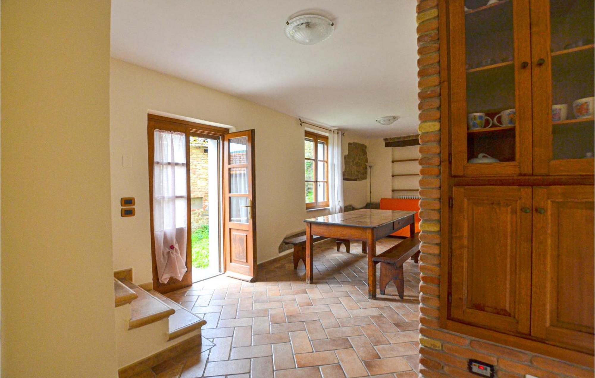 Lovely Home In Castiglion Fiorentino With Kitchen Exterior foto